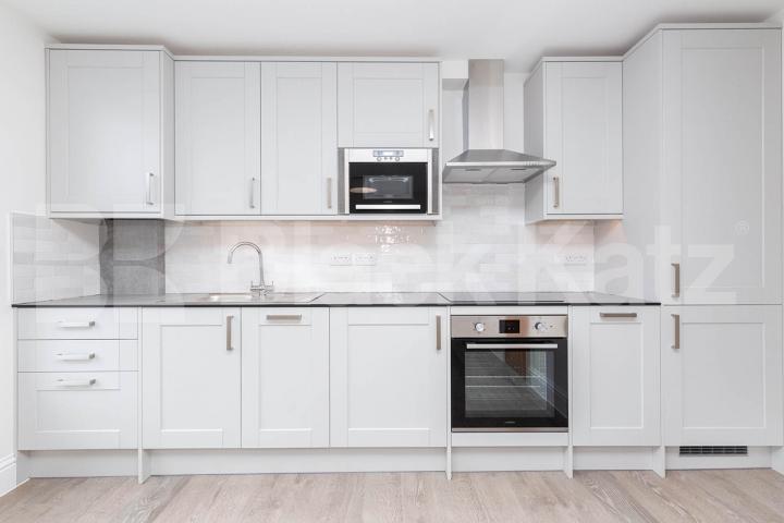 Smart and modern 1 bedroom property close to Victoria line station zone 2 Moray Road, Finsbury Park